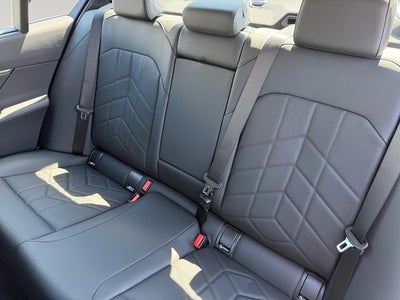 2027 BMW 550e Base