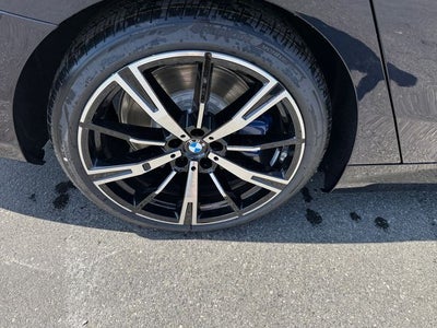 2027 BMW 550e Base