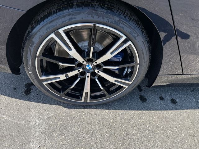 2027 BMW 550e Base