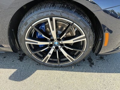 2027 BMW 550e Base
