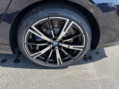 2027 BMW 550e Base