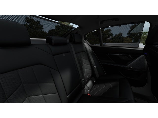 2027 BMW 550e Base