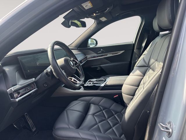 2023 BMW 7 Series 740i