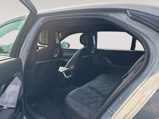 2023 BMW 7 Series 740i