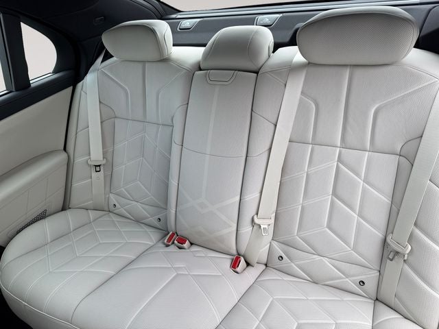 2026 BMW 7 Series 750e xDrive