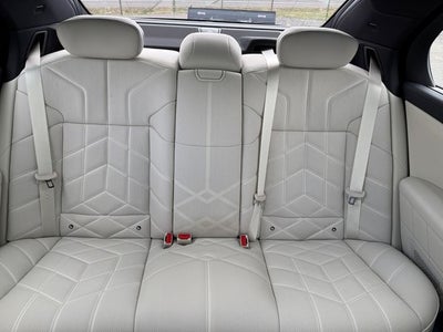 2026 BMW 7 Series 750e xDrive