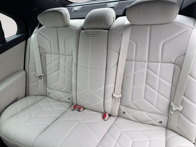 2026 BMW 7 Series 750e xDrive