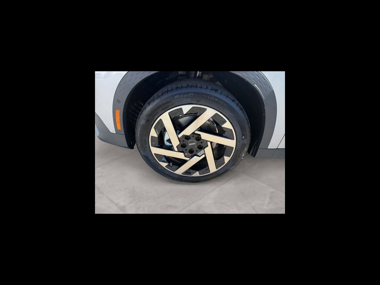 2027 MINI COUNTRYMAN ICONIC