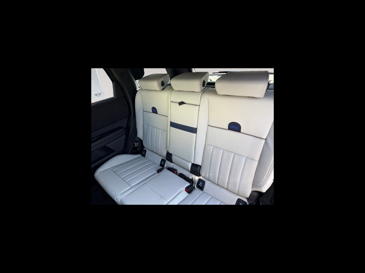 2027 MINI COUNTRYMAN ICONIC