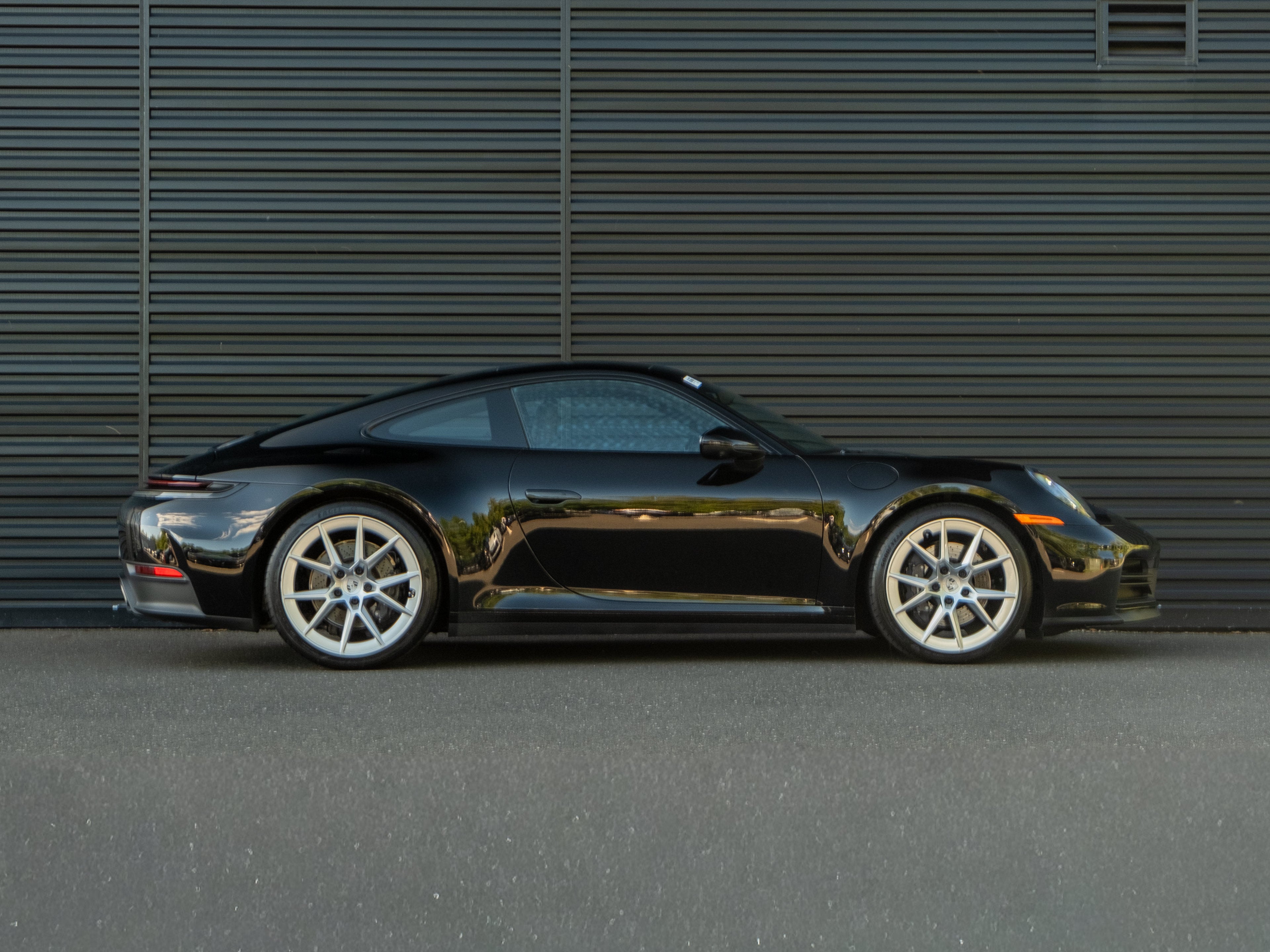 2025 Porsche 911 Carrera