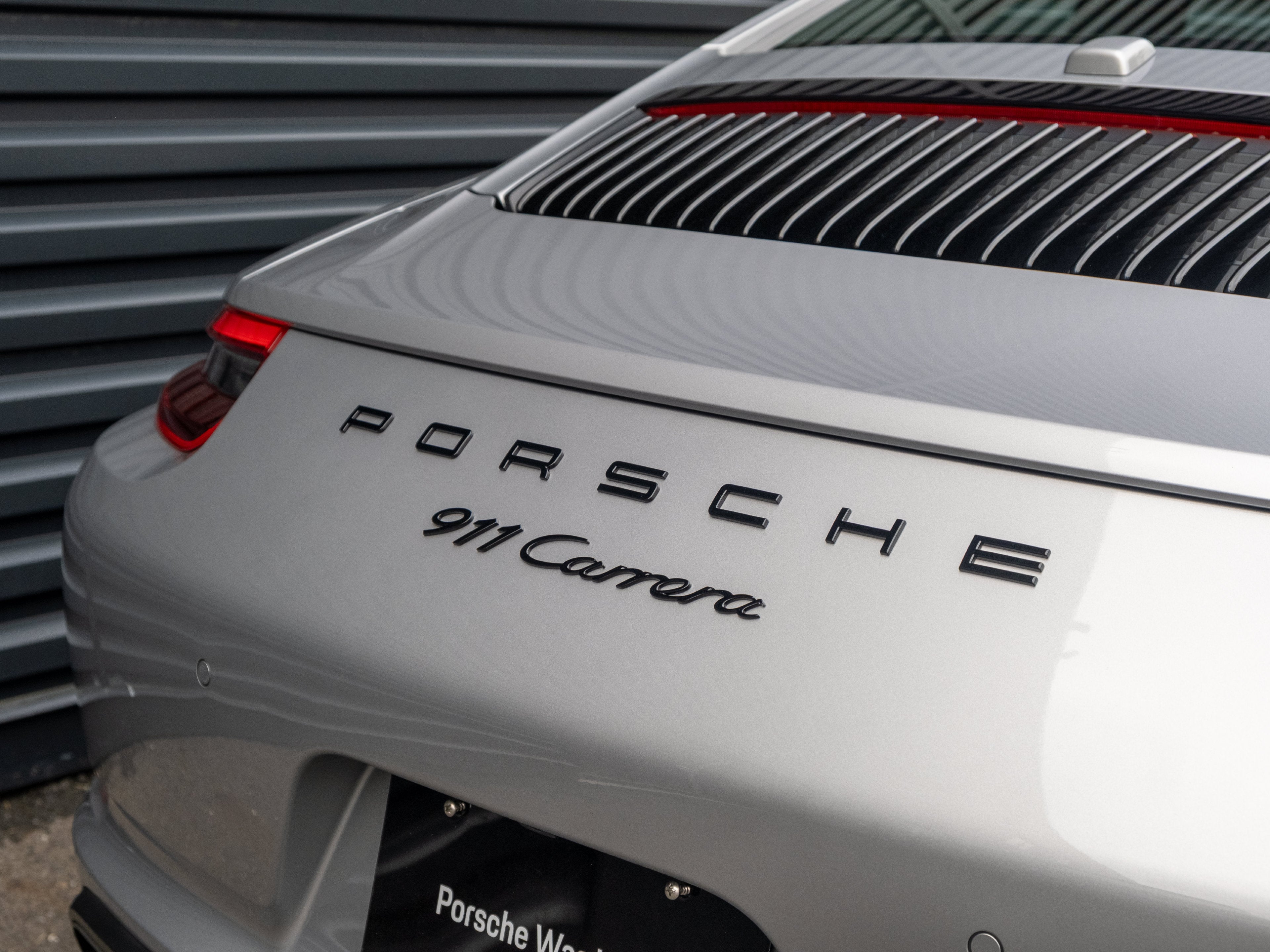 2019 Porsche 911 Carrera