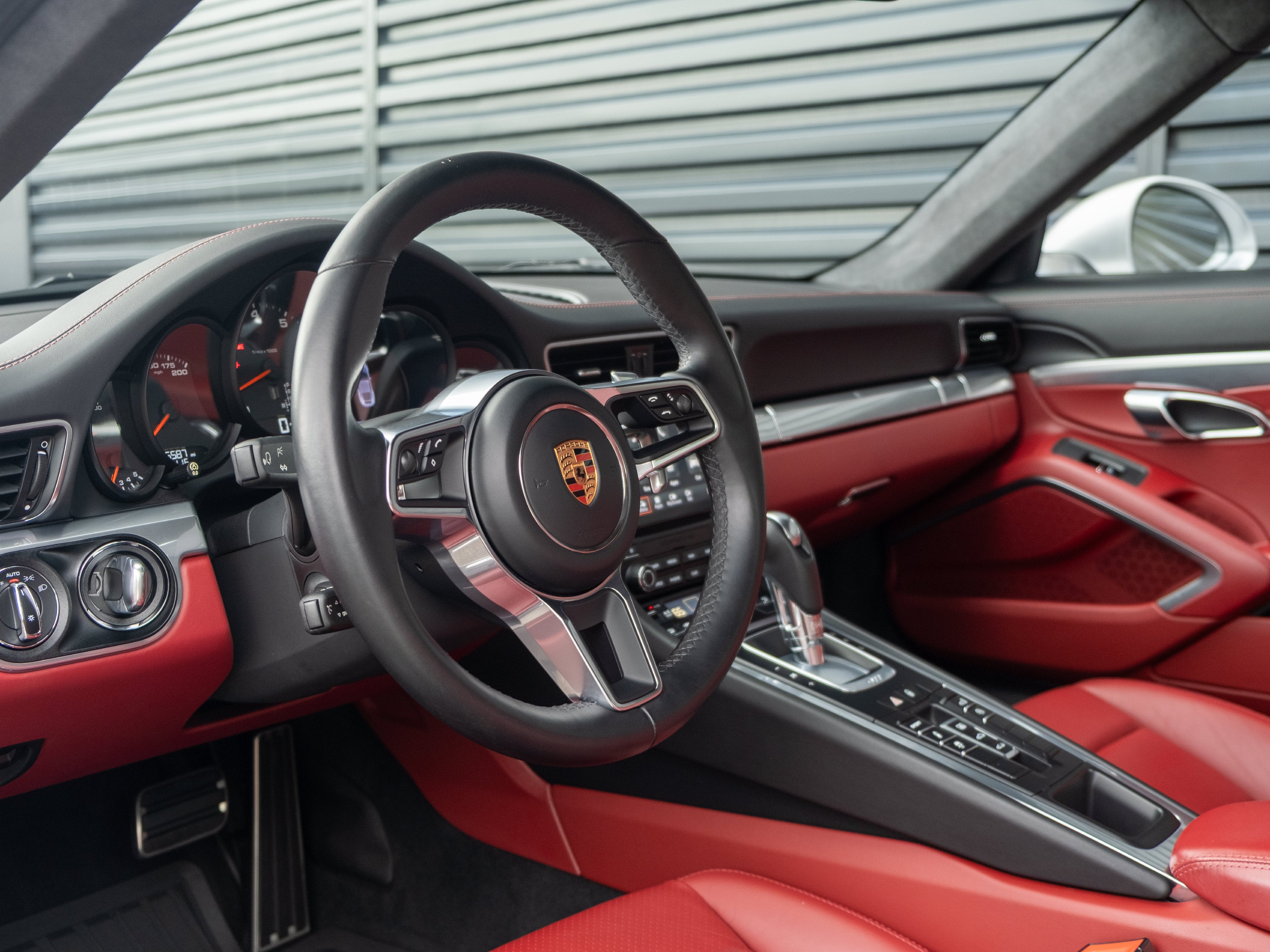 2019 Porsche 911 Carrera