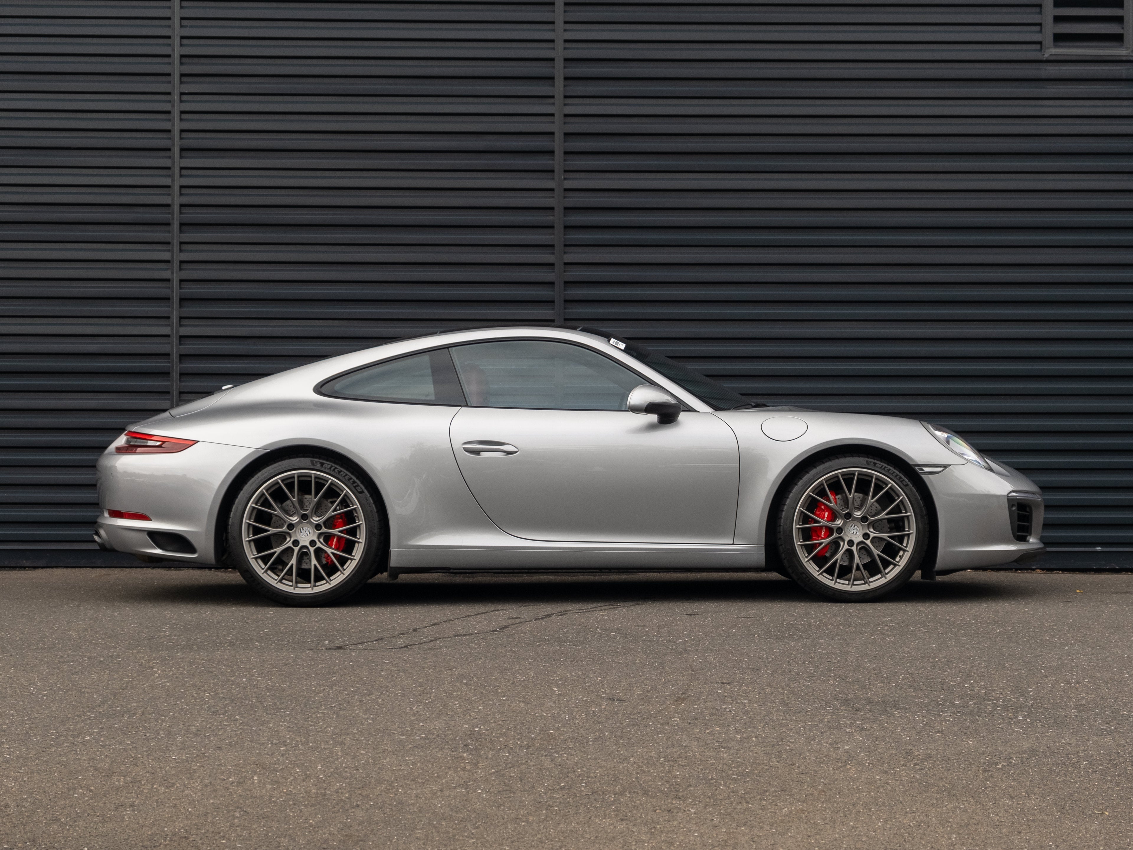 2019 Porsche 911 Carrera
