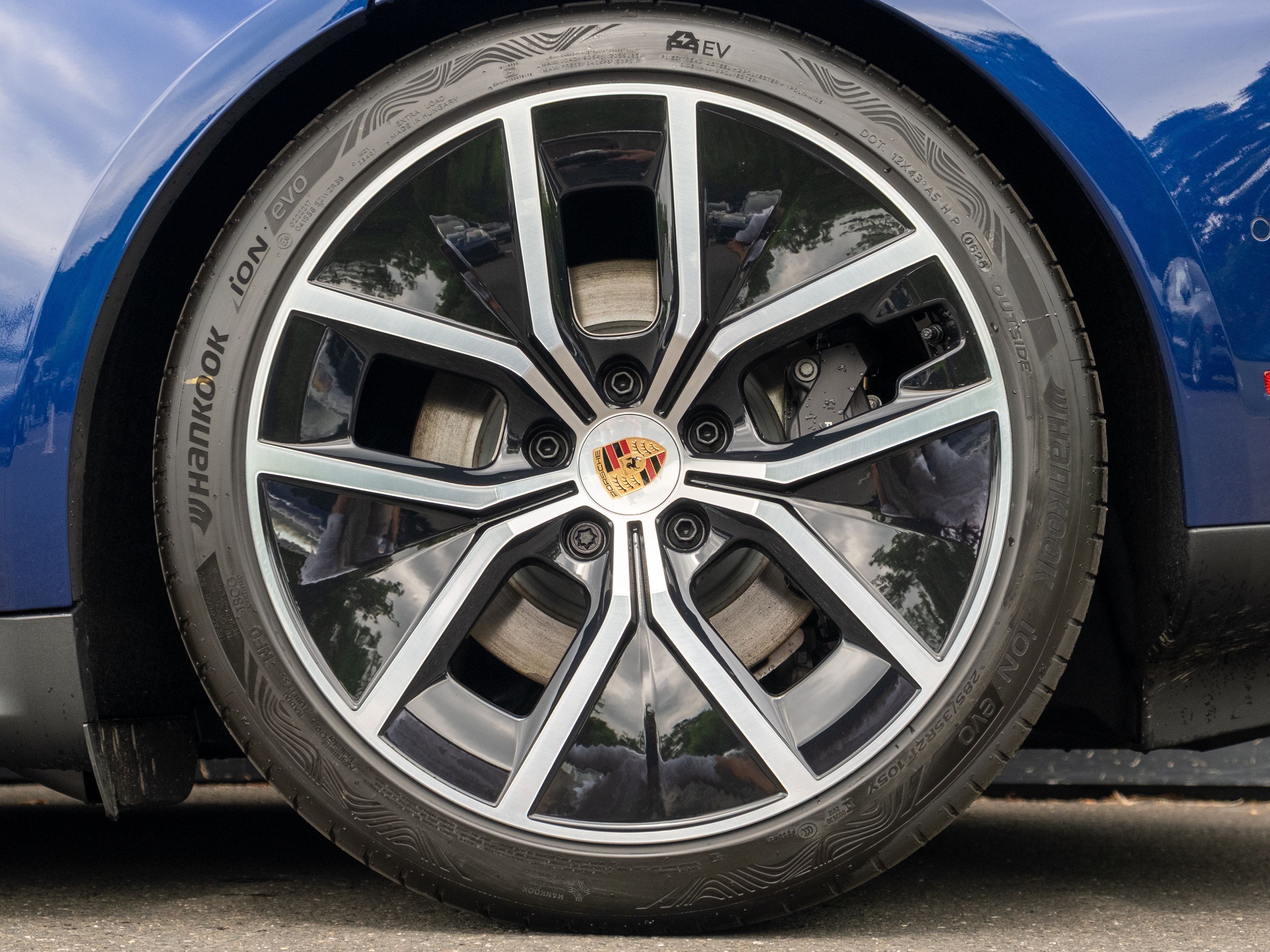 2026 Porsche Taycan 4