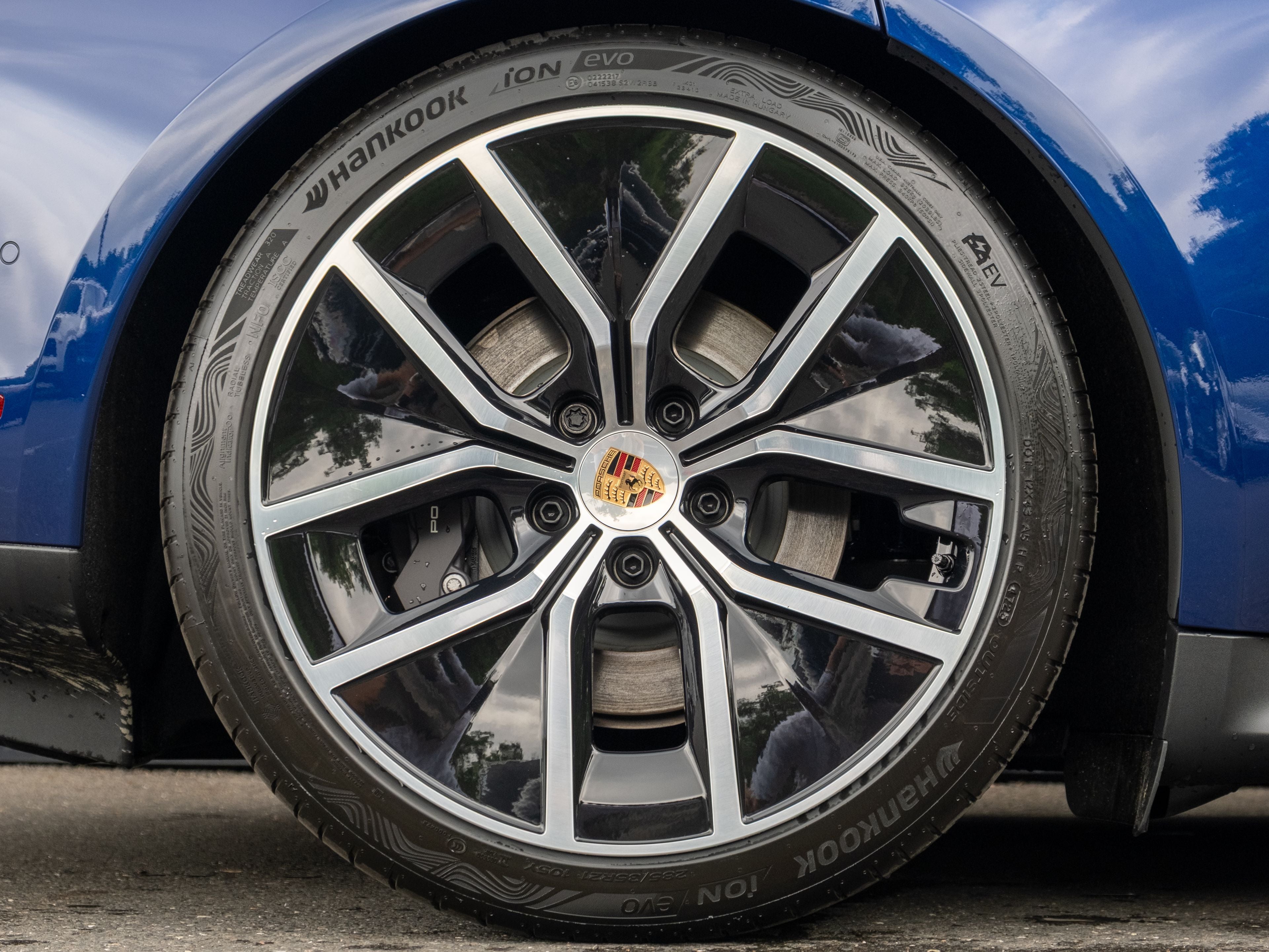 2026 Porsche Taycan 4