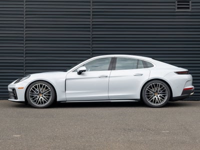 2026 Porsche Panamera 4