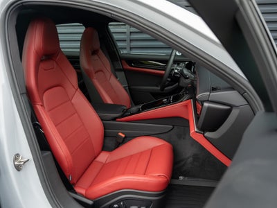 2026 Porsche Panamera 4