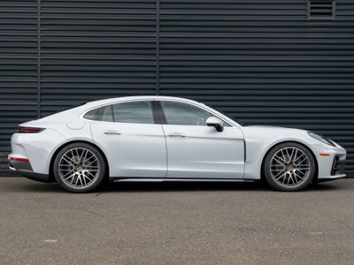 2026 Porsche Panamera 4