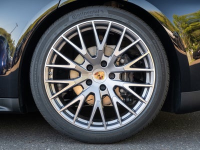2026 Porsche Panamera 4