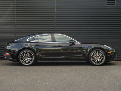 2024 Porsche Panamera 4