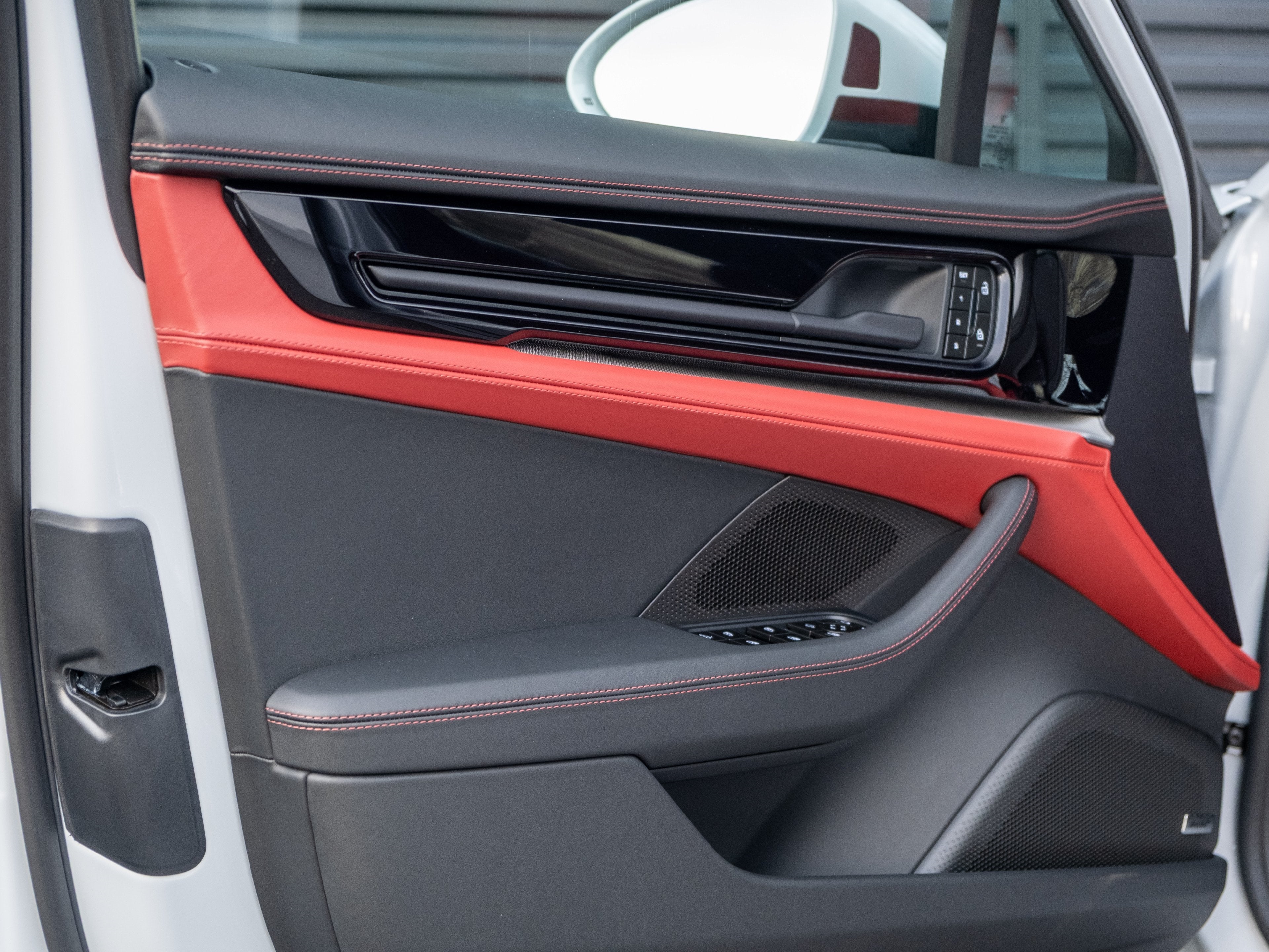 2026 Porsche Panamera 4