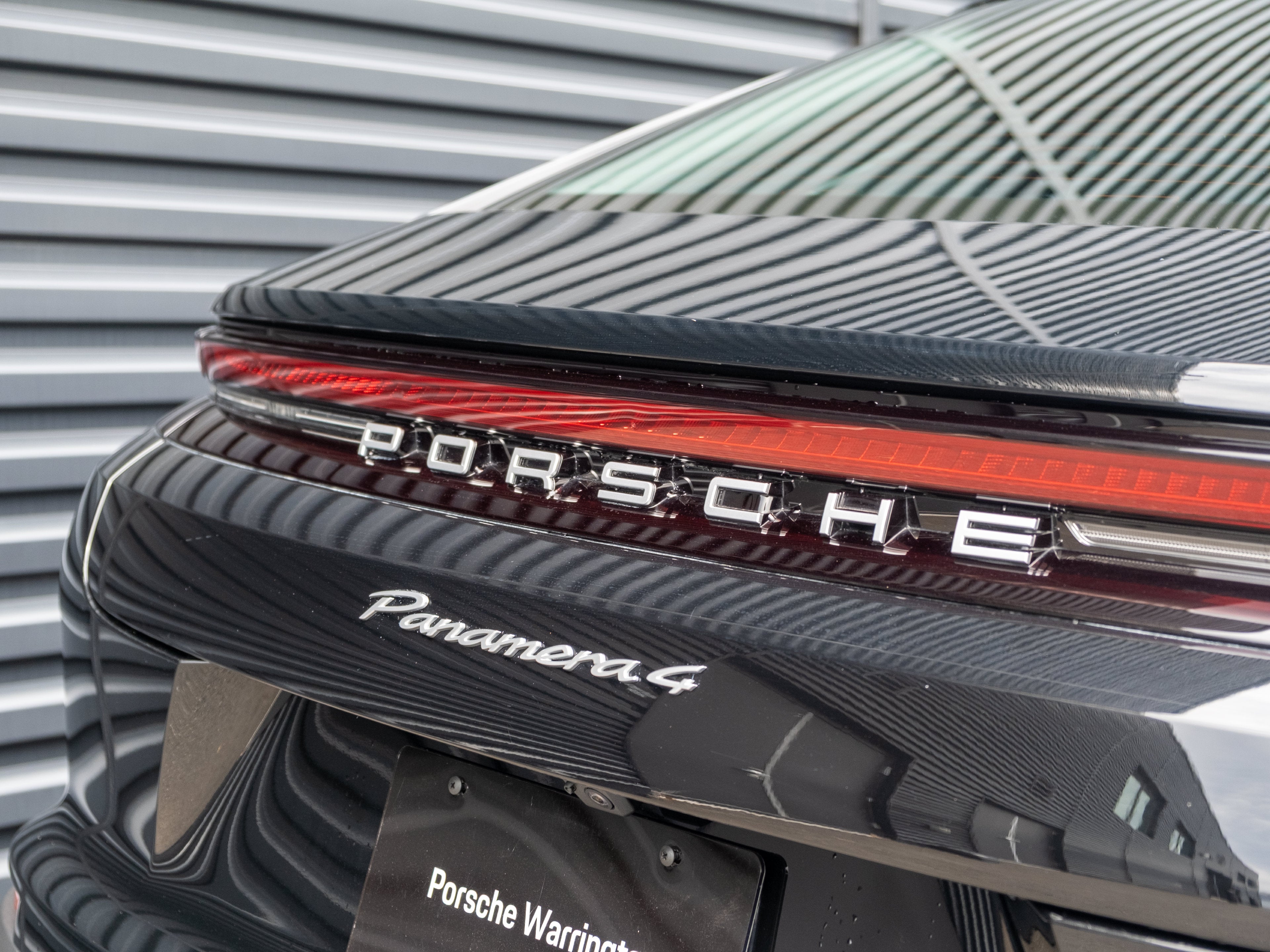 2025 Porsche Panamera 4