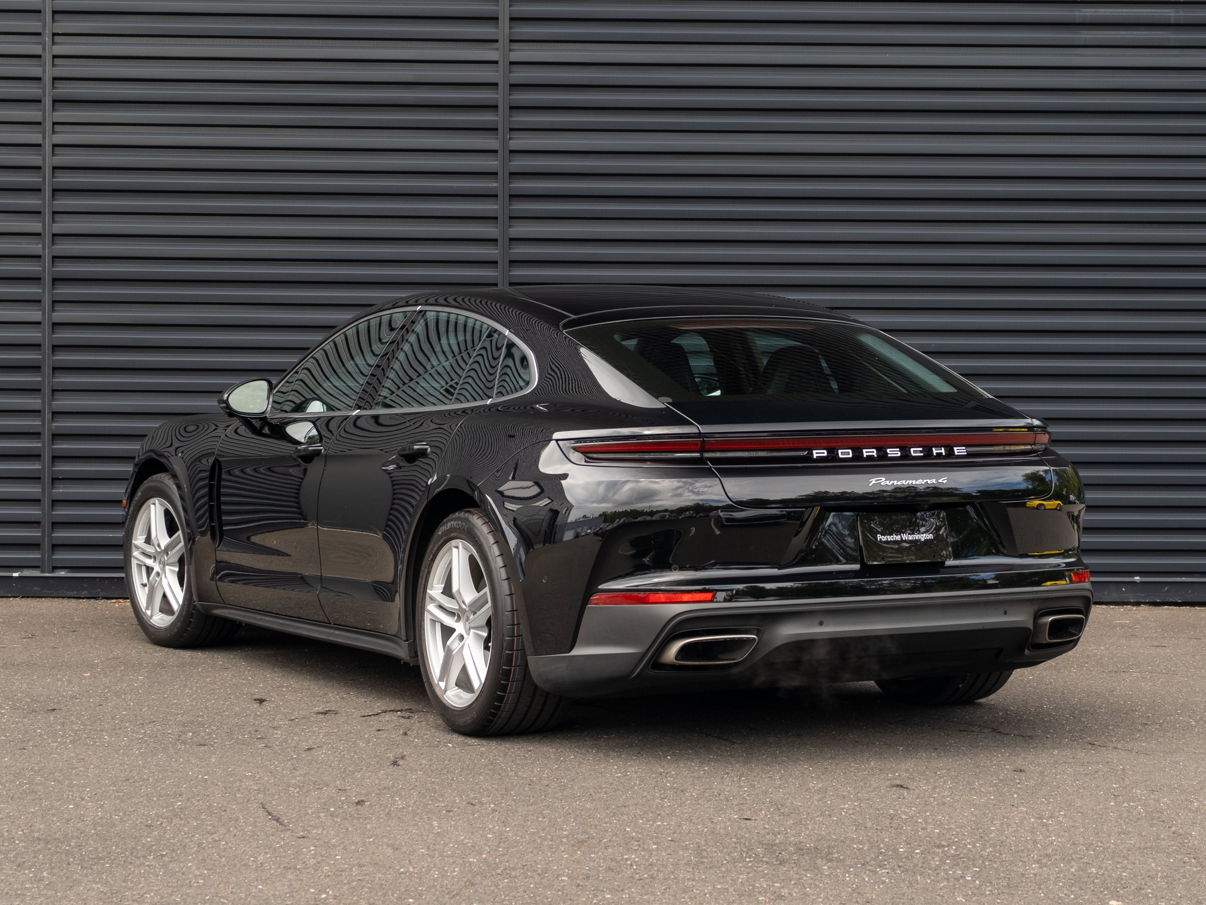 2025 Porsche Panamera 4