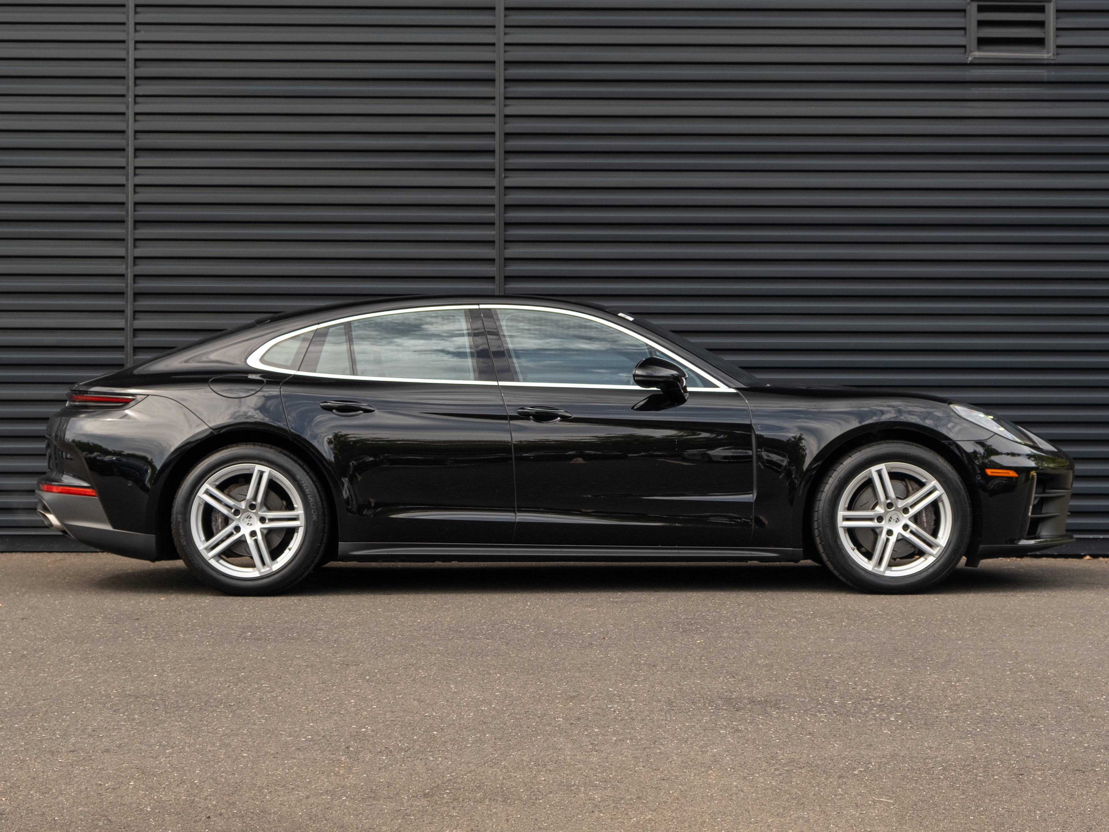 2025 Porsche Panamera 4