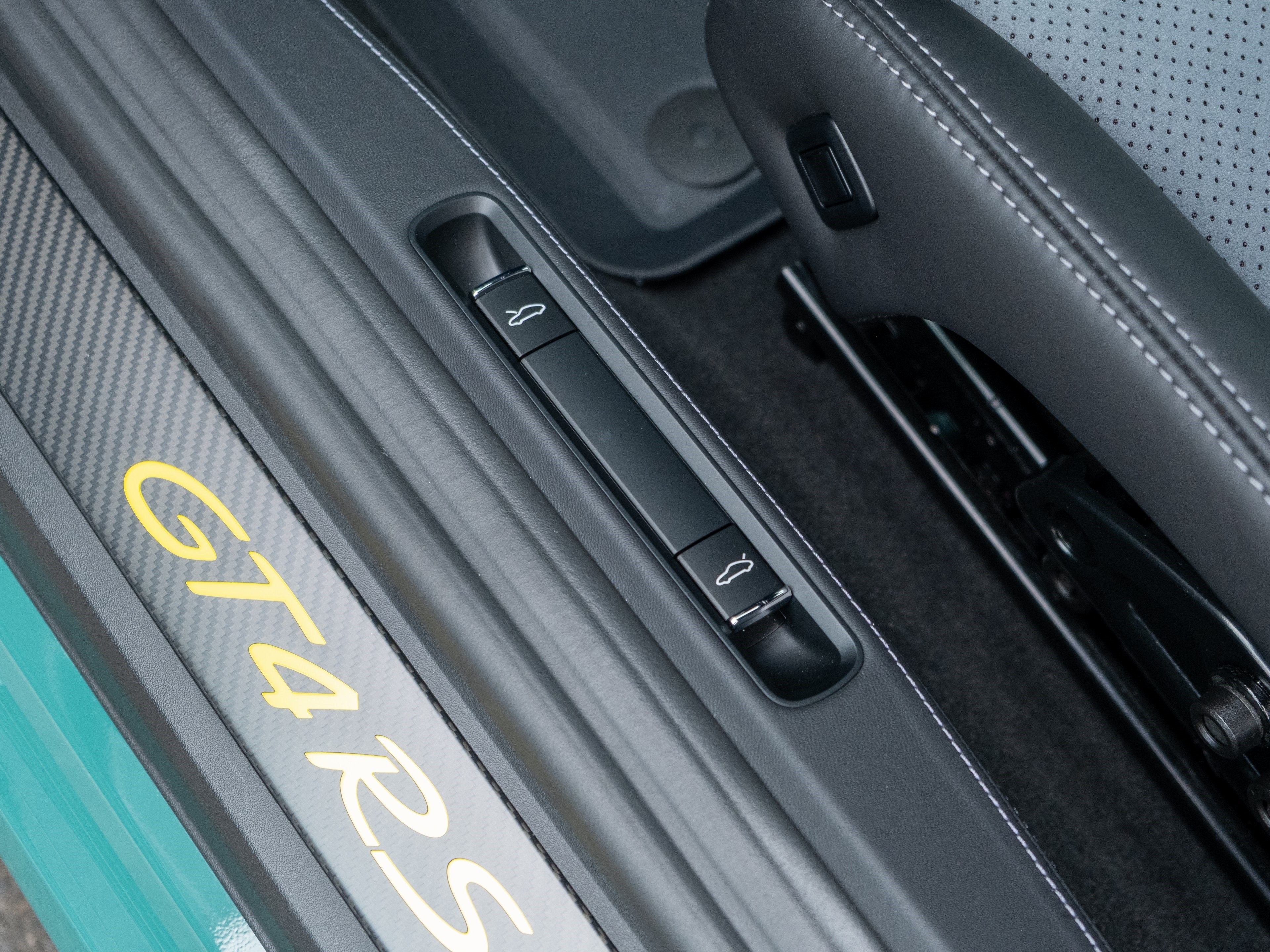 2024 Porsche 718 Cayman GT4 RS