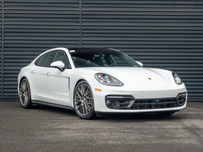 2023 Porsche Panamera 4 Platinum Edition
