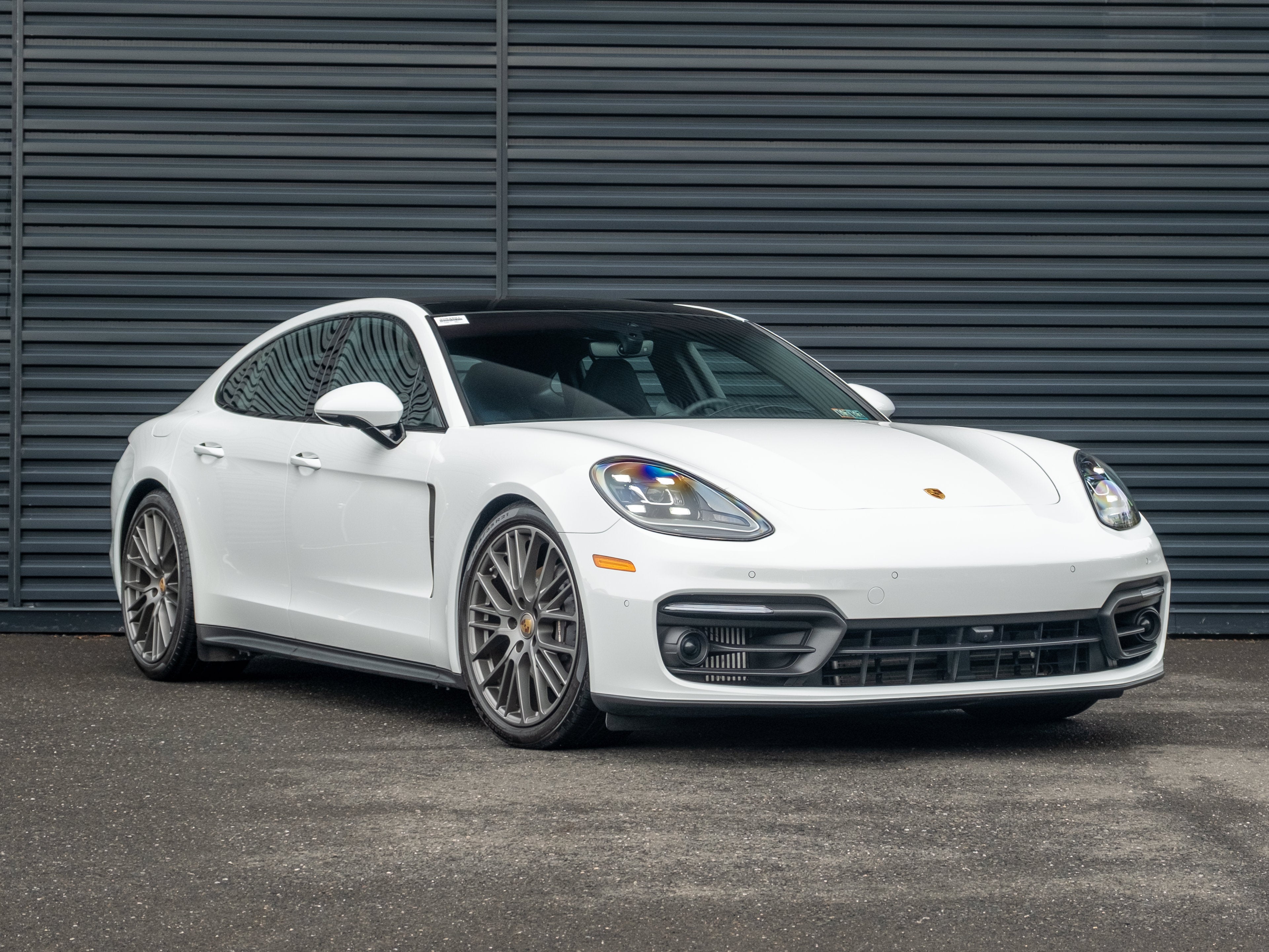 2023 Porsche Panamera 4 Platinum Edition