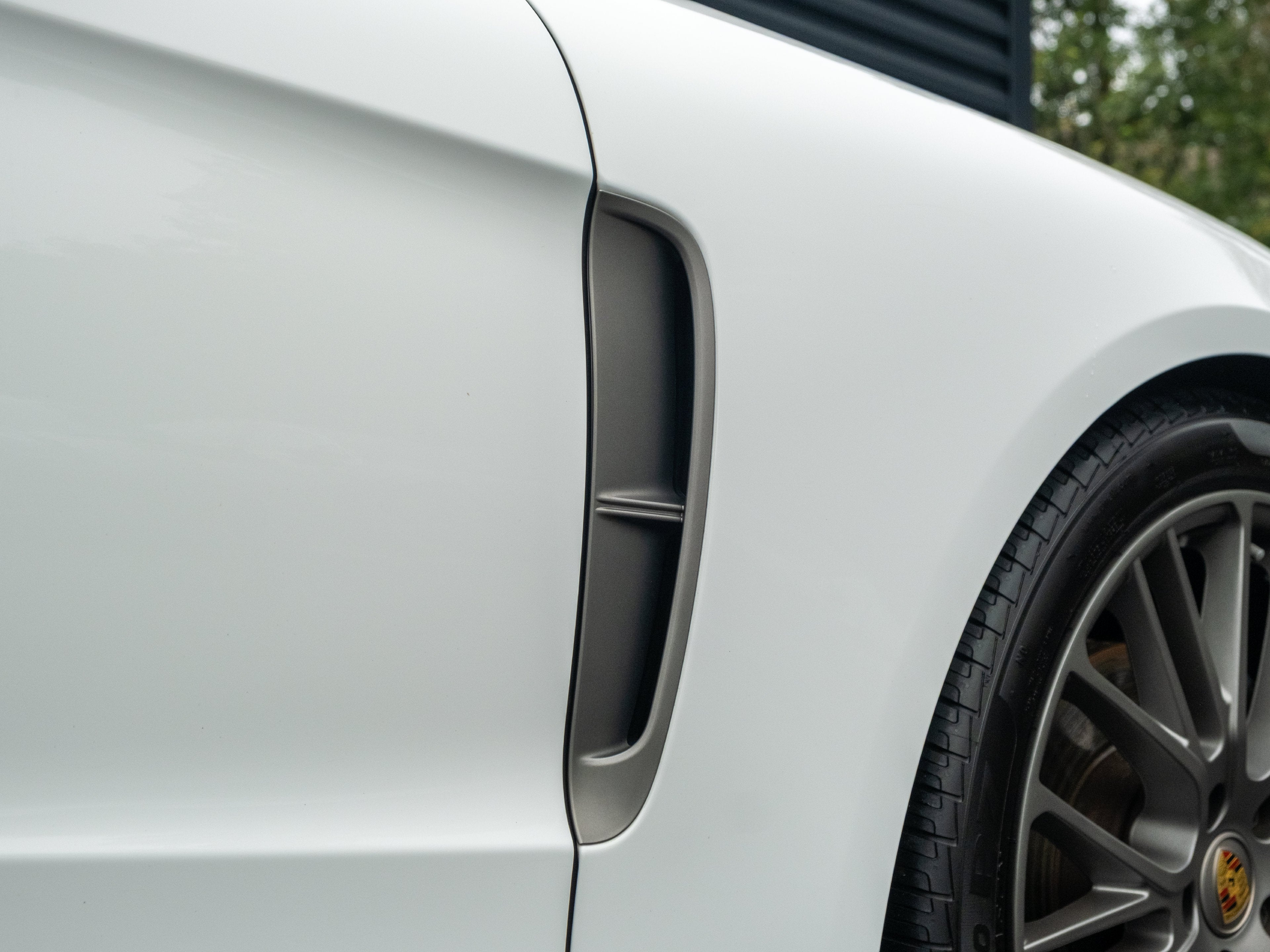 2023 Porsche Panamera 4 Platinum Edition