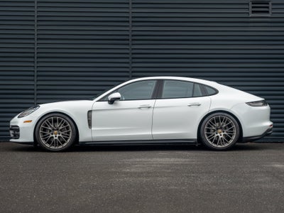 2023 Porsche Panamera 4 Platinum Edition