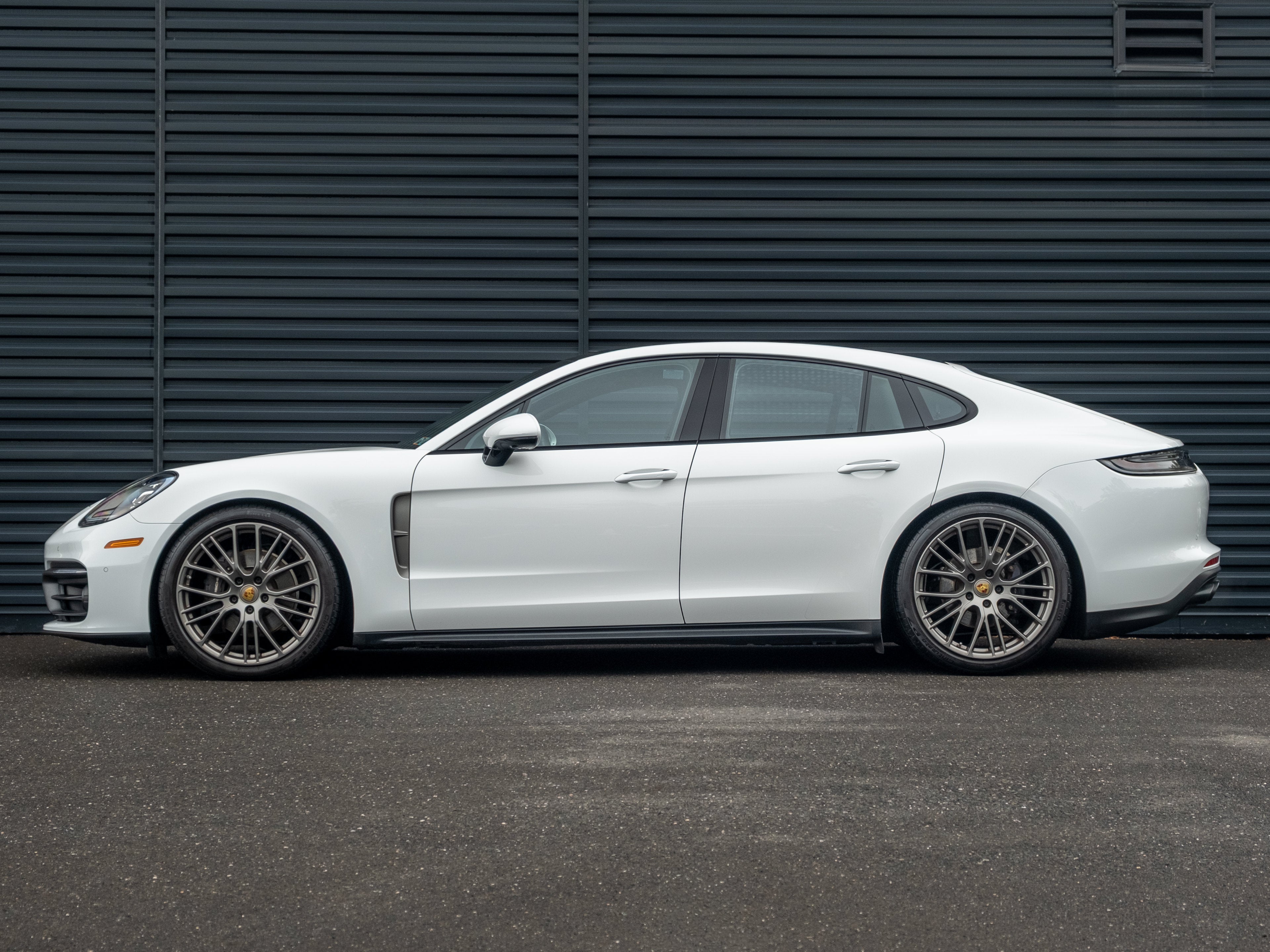 2023 Porsche Panamera 4 Platinum Edition