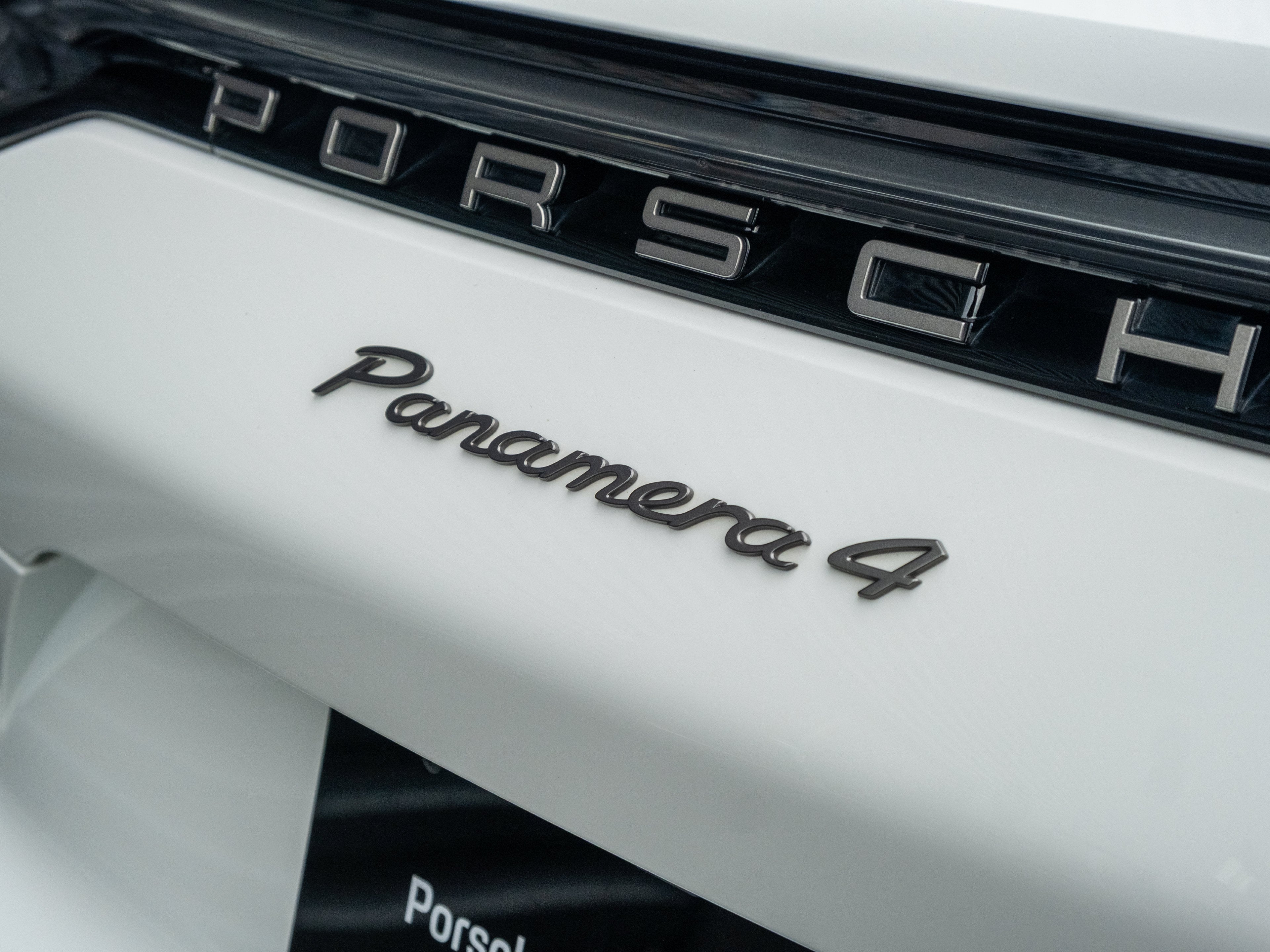 2023 Porsche Panamera 4 Platinum Edition