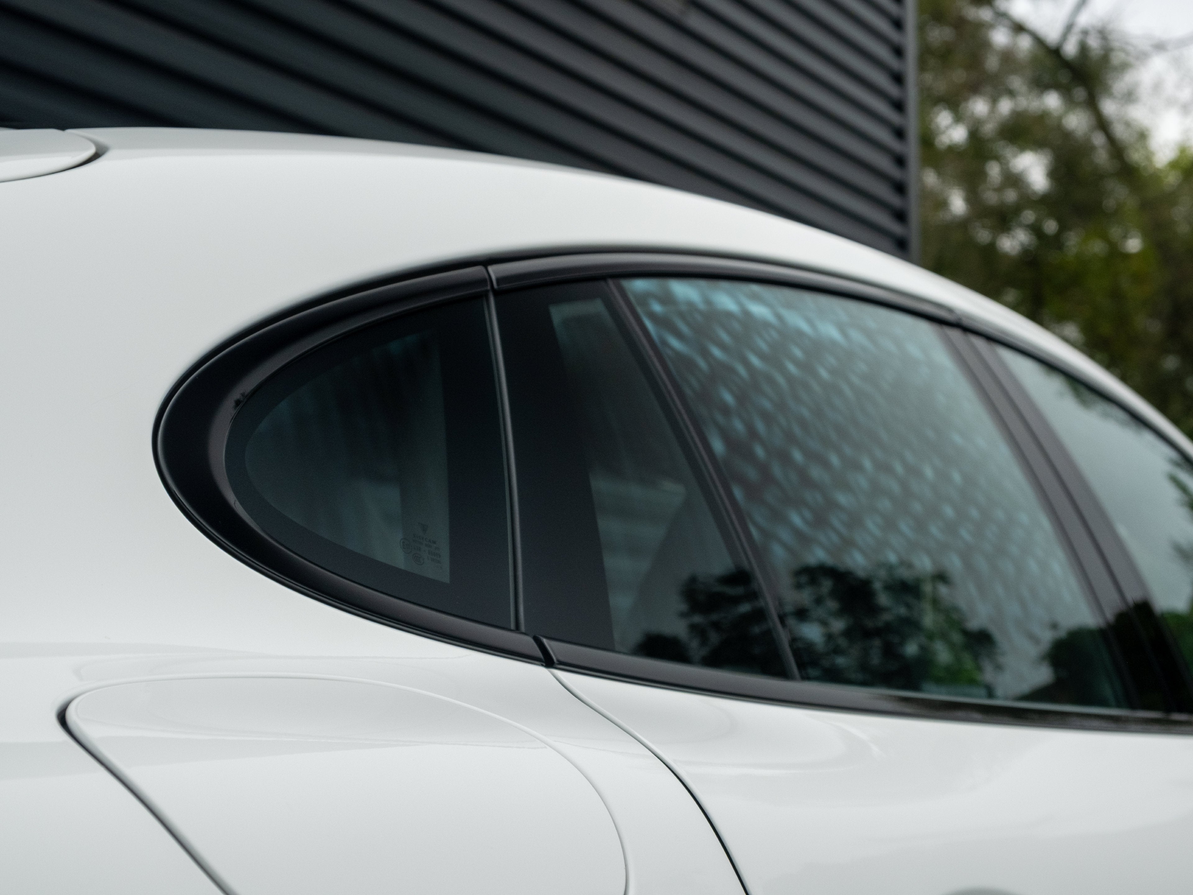 2023 Porsche Panamera 4 Platinum Edition
