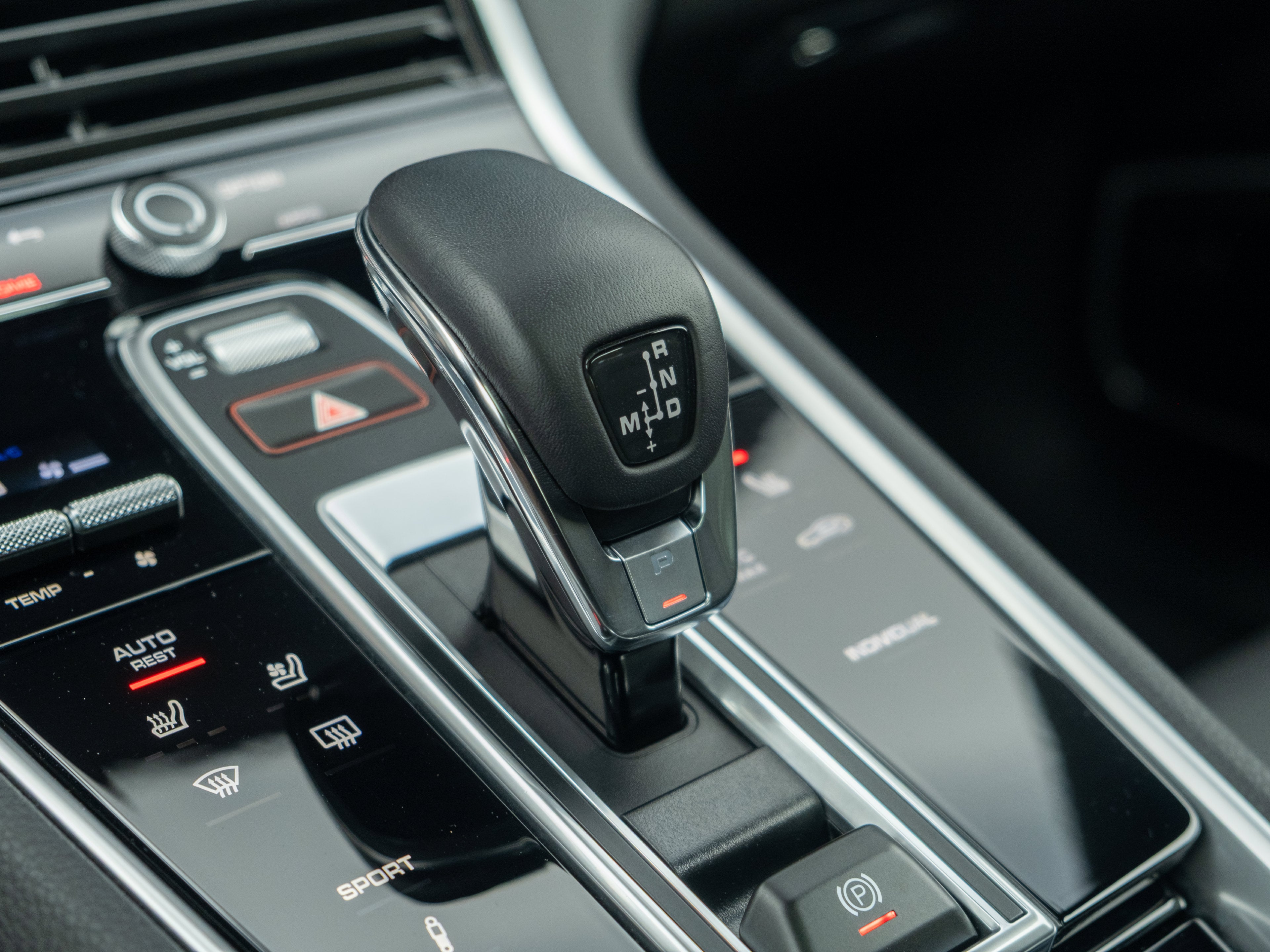 2023 Porsche Panamera 4 Platinum Edition