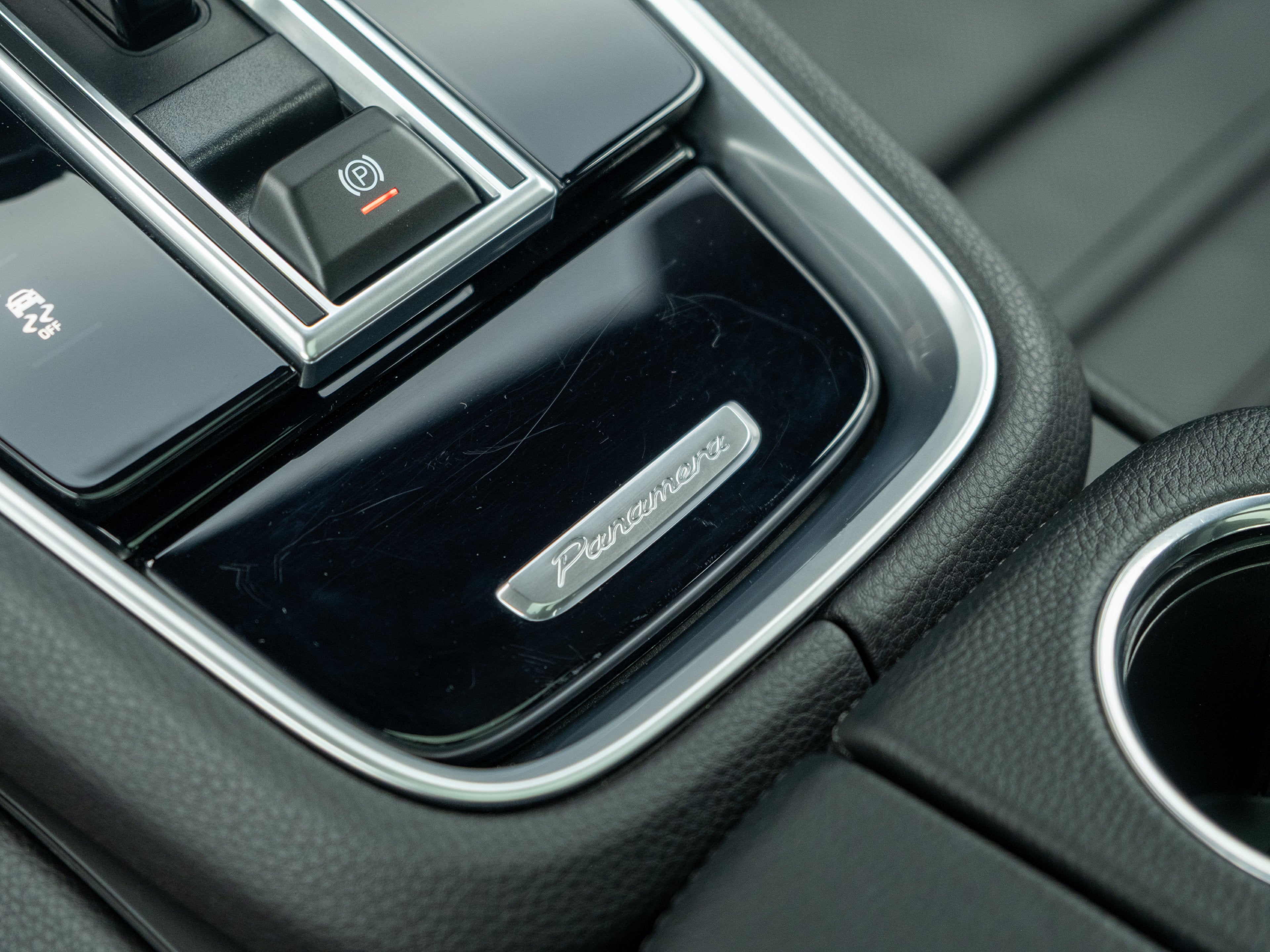 2023 Porsche Panamera 4 Platinum Edition