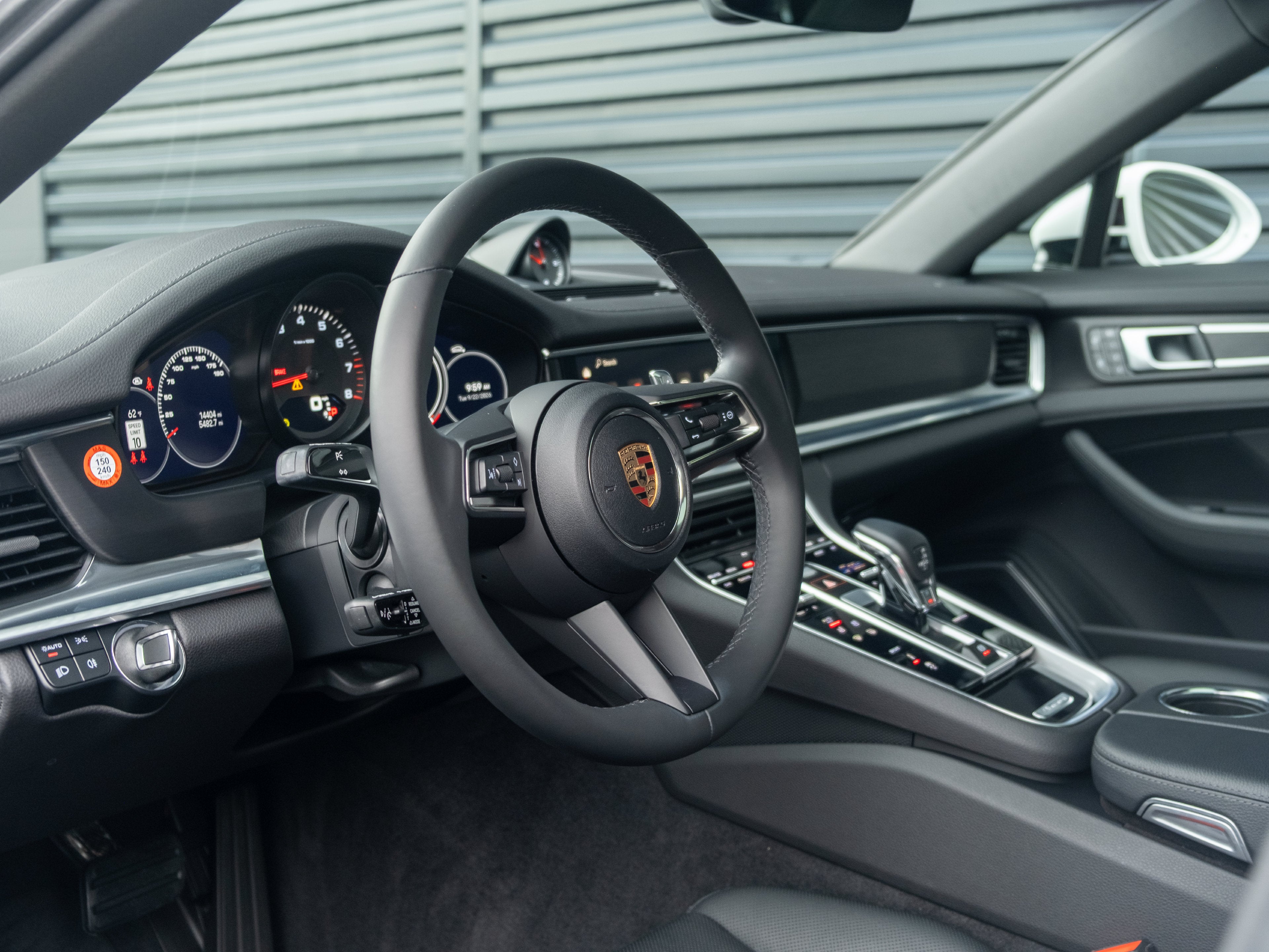 2023 Porsche Panamera 4 Platinum Edition