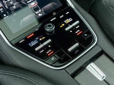 2023 Porsche Panamera 4 Platinum Edition