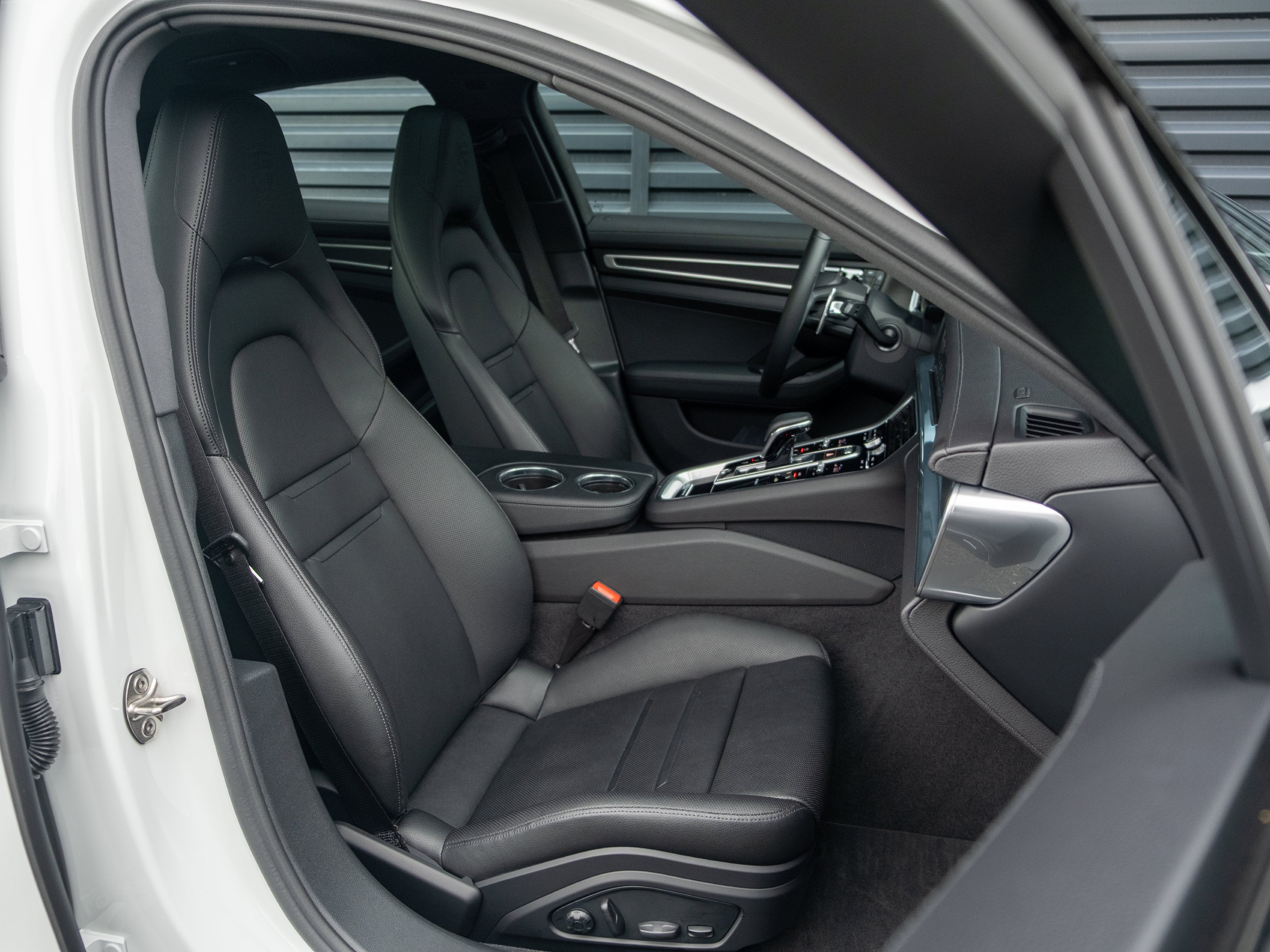 2023 Porsche Panamera 4 Platinum Edition
