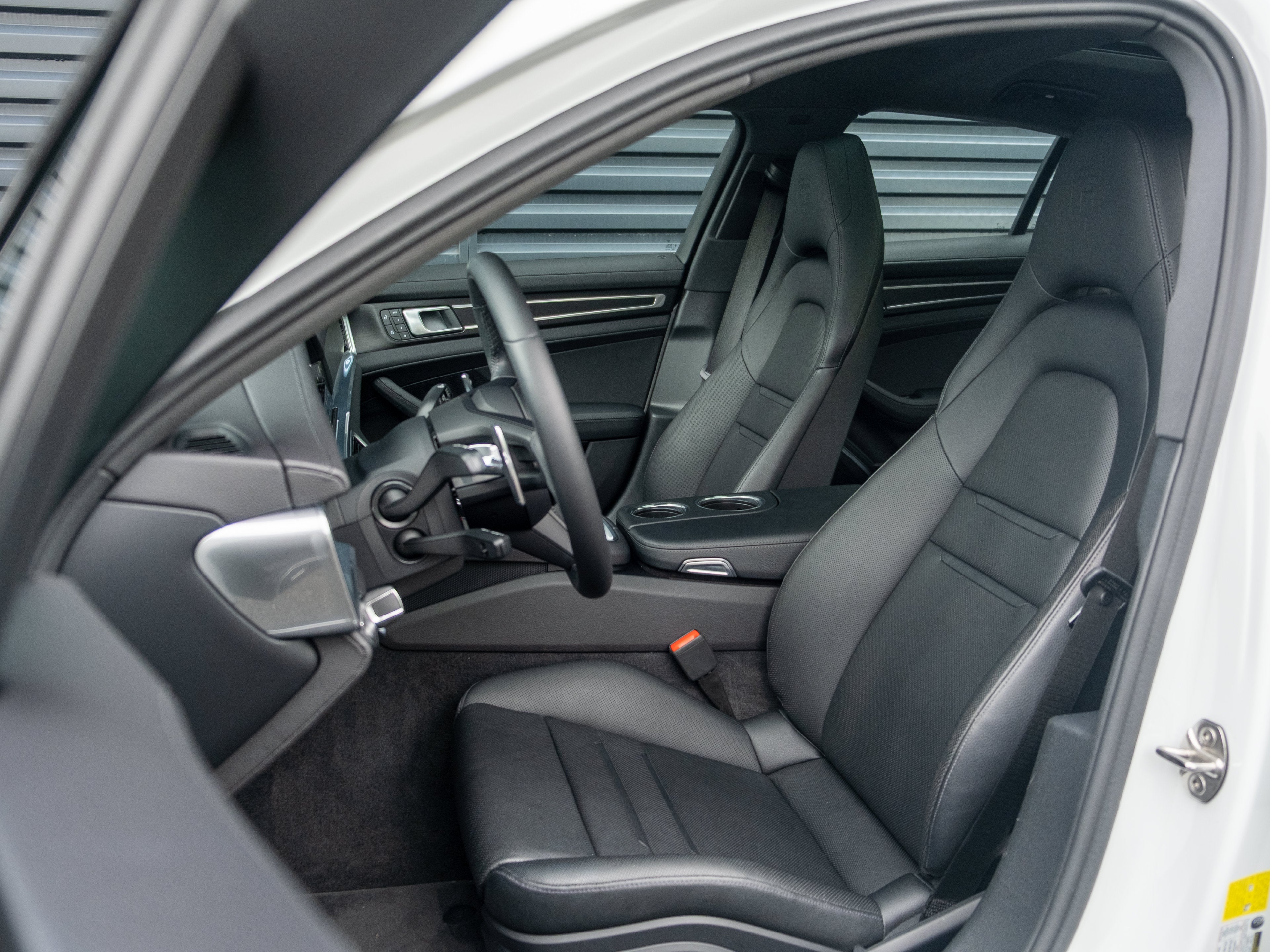 2023 Porsche Panamera 4 Platinum Edition