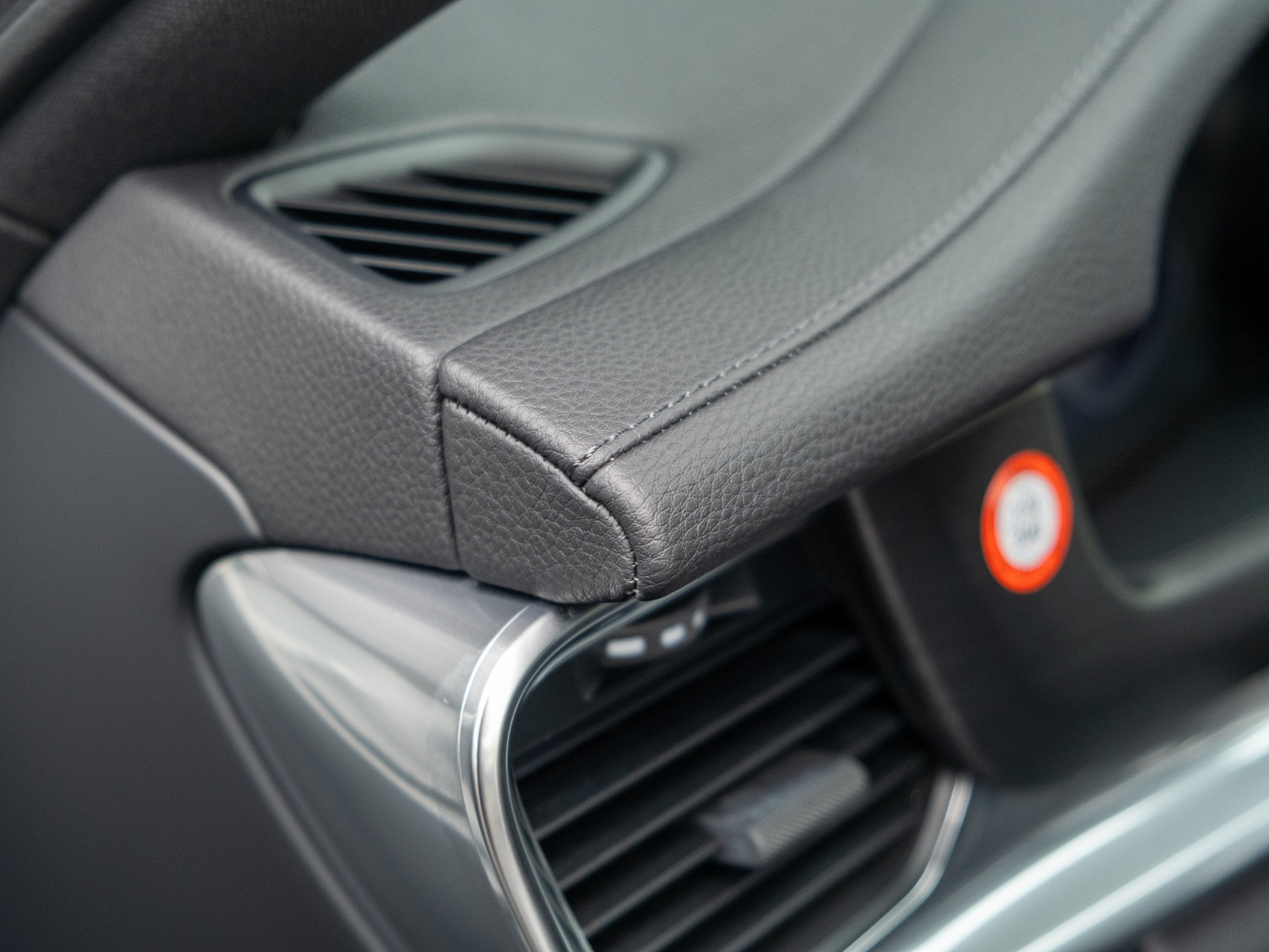 2023 Porsche Panamera 4 Platinum Edition