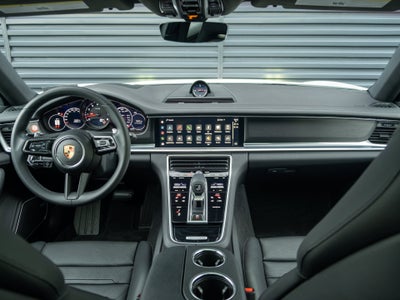 2023 Porsche Panamera 4 Platinum Edition
