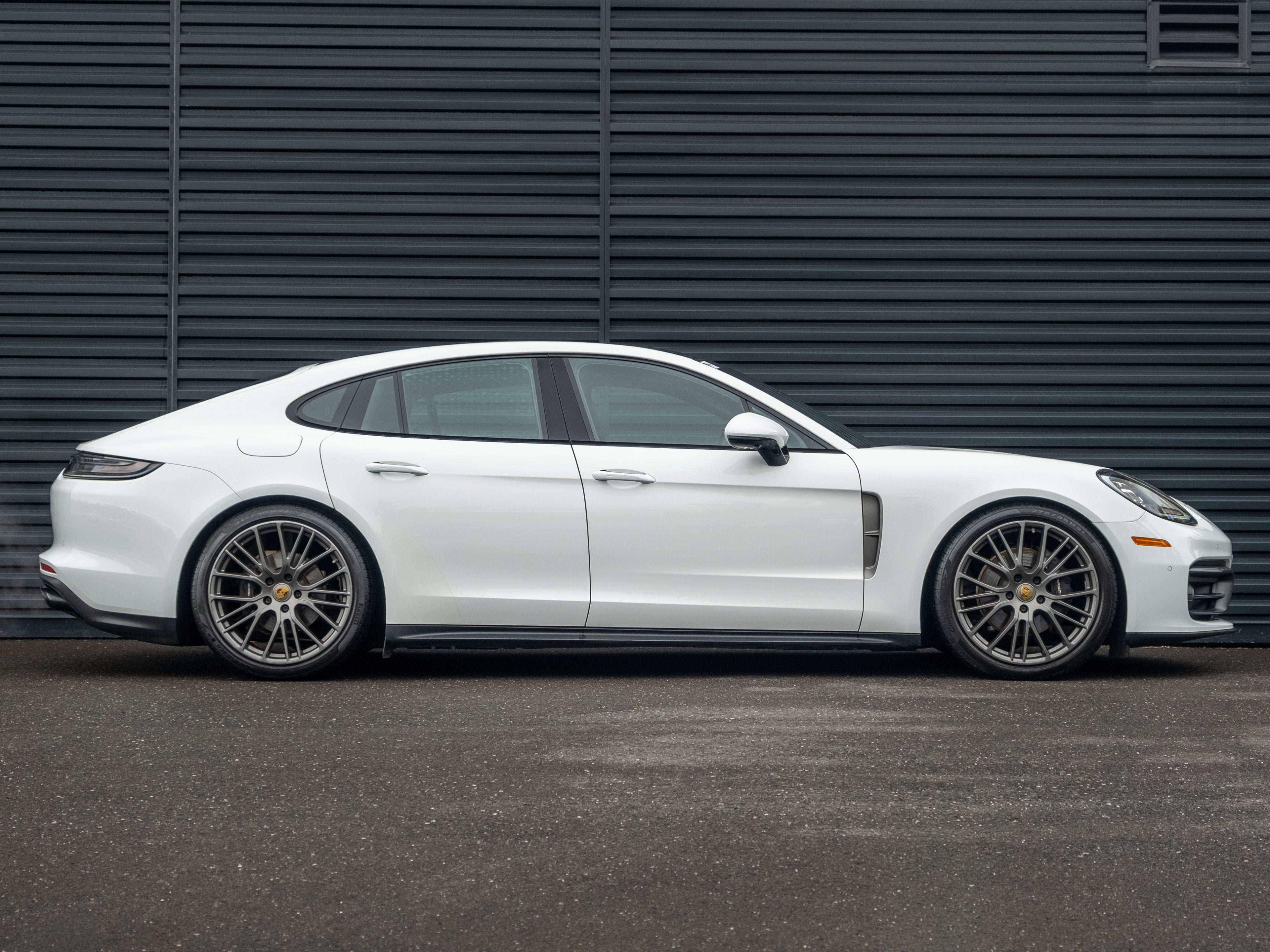 2023 Porsche Panamera 4 Platinum Edition