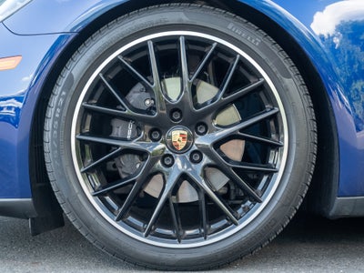 2022 Porsche Panamera 4 Platinum Edition