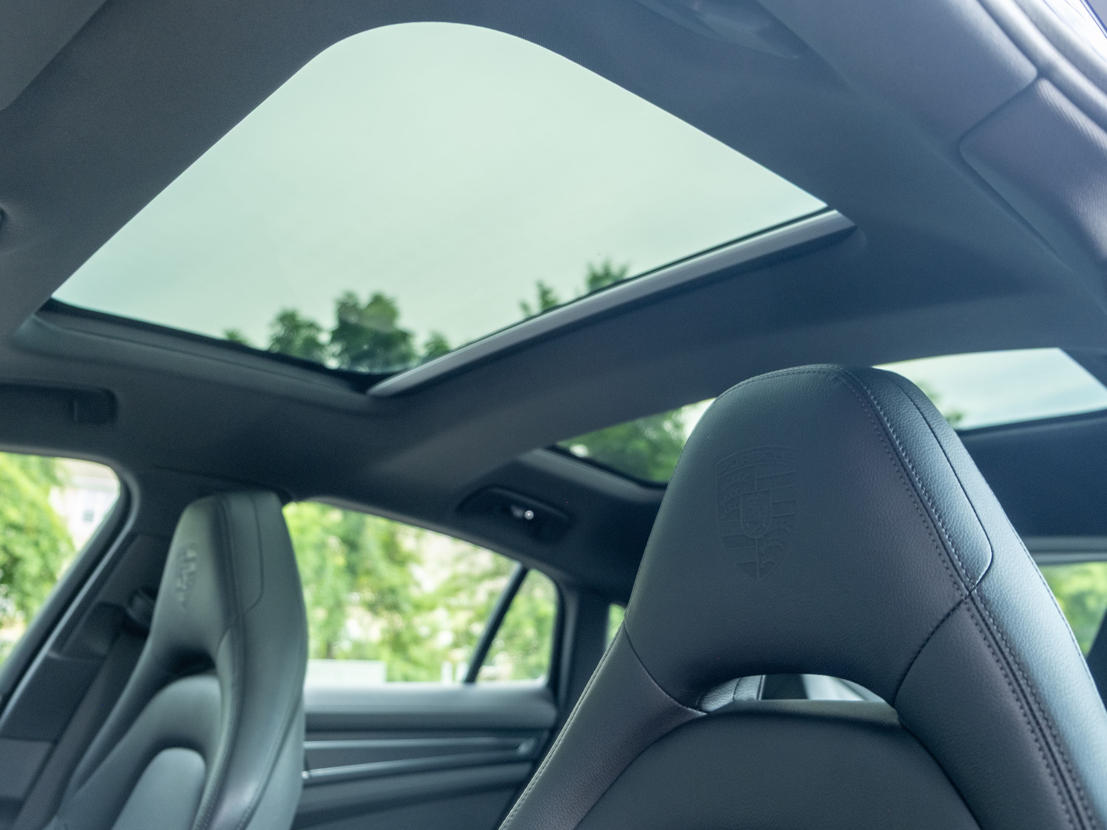 2022 Porsche Panamera 4 Platinum Edition