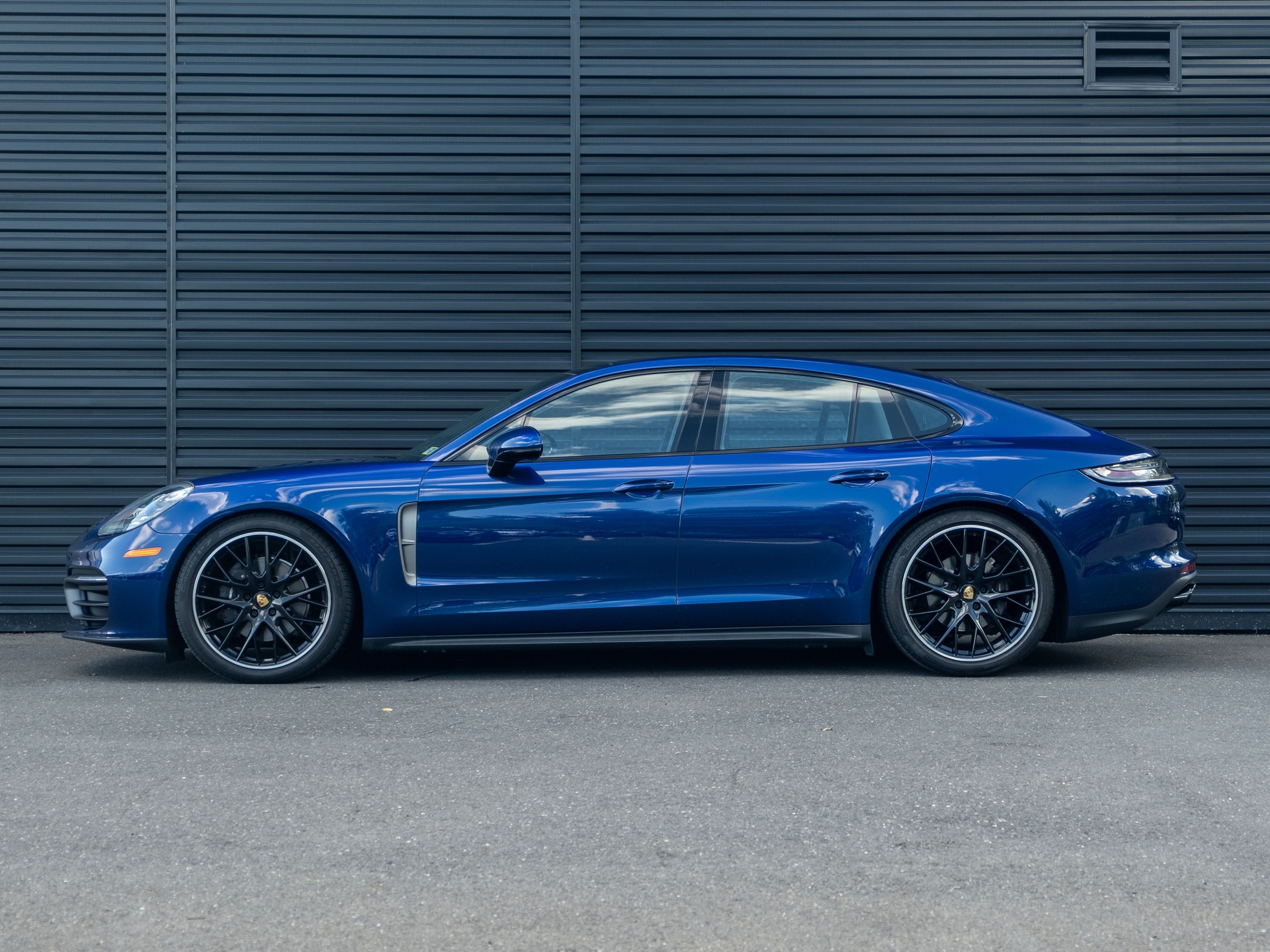 2022 Porsche Panamera 4 Platinum Edition