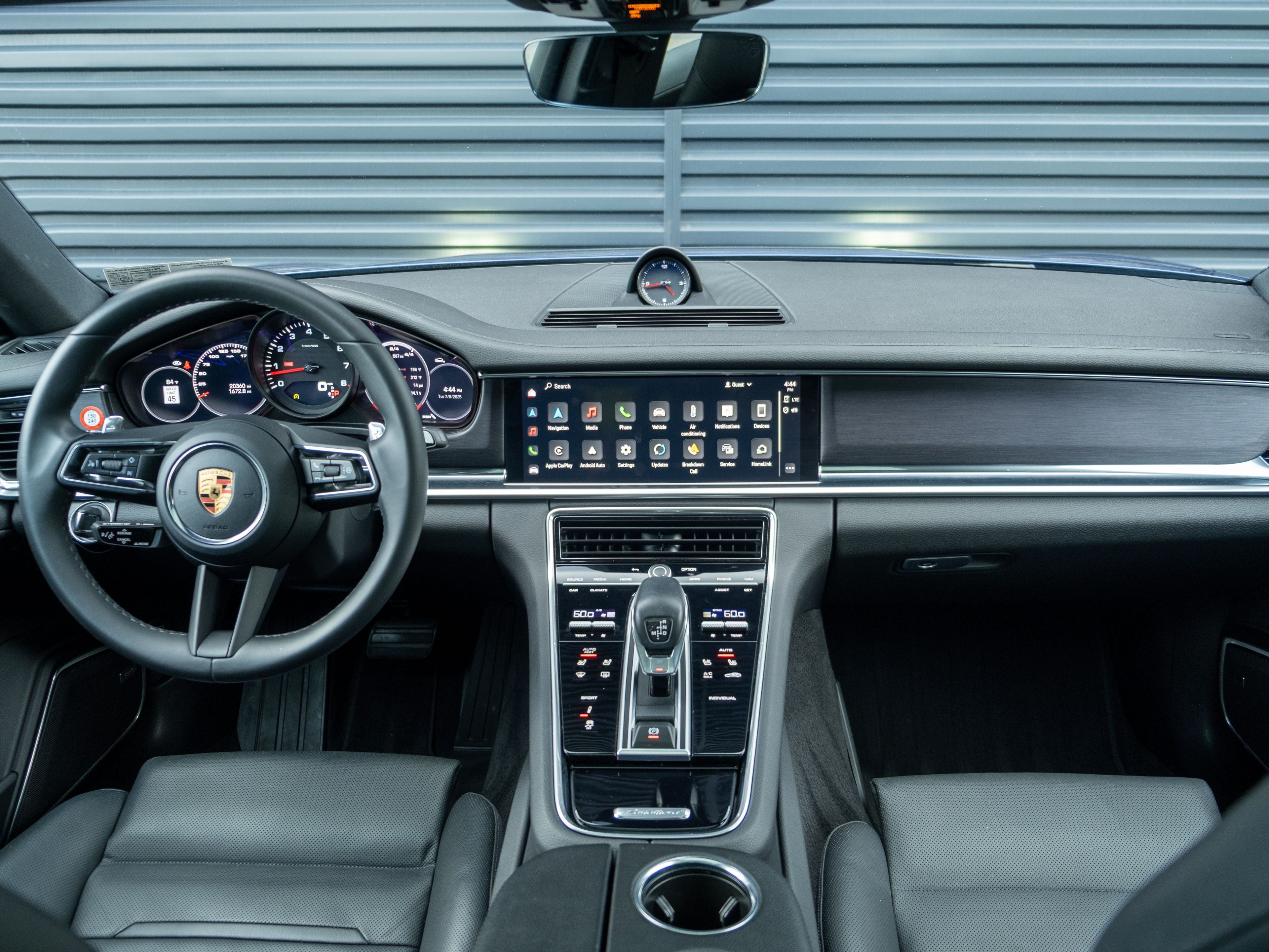 2022 Porsche Panamera 4 Platinum Edition