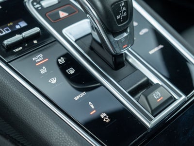 2022 Porsche Panamera 4 Platinum Edition